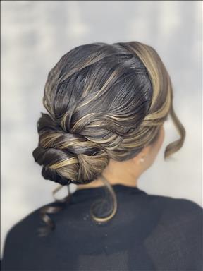 سالن زیبایی سالن زیبایی غزاله یزدیان  در  مشهد